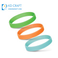 Vente en gros pas de logo personnalisé pas cher en vrac minimum impression bracelet en caoutchouc lumineux bracelet en silicone lueur